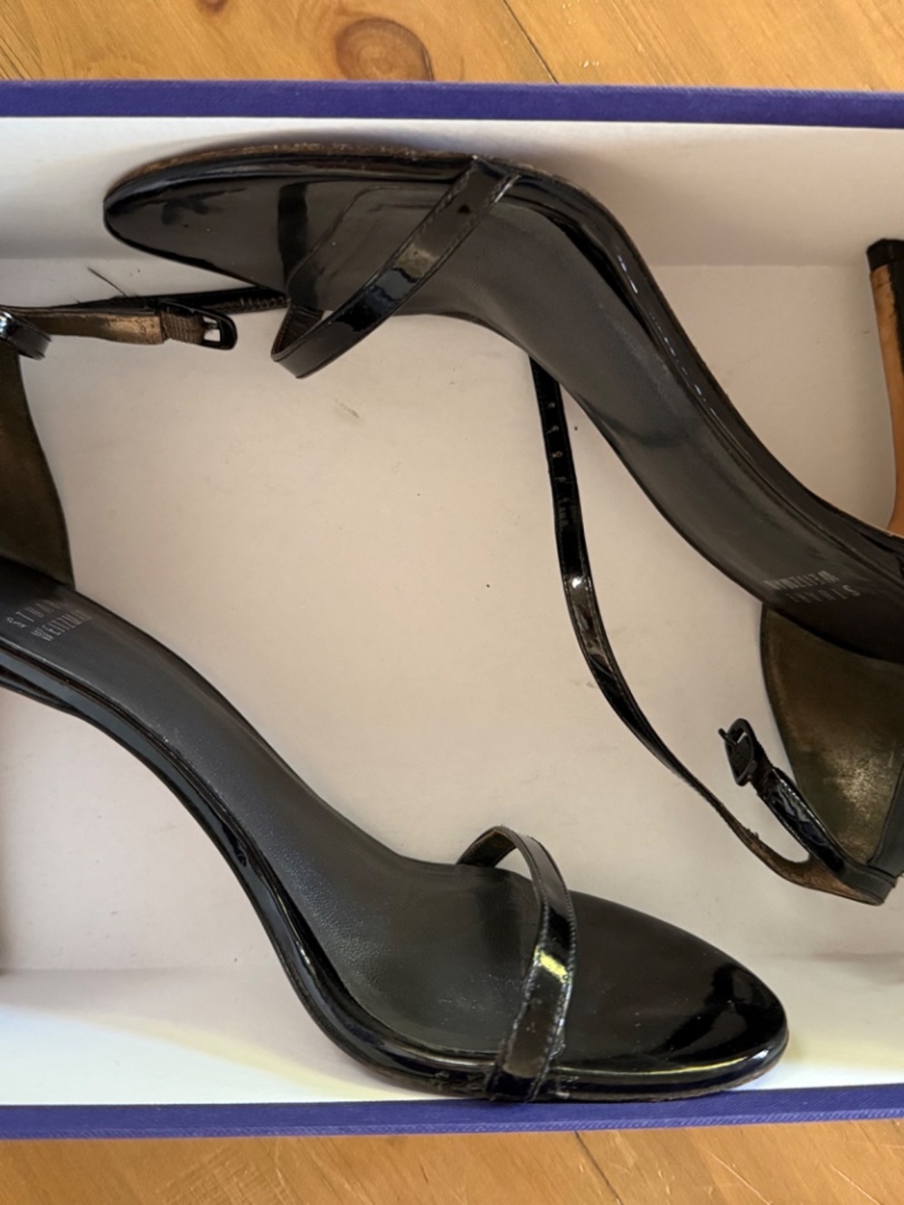 Stuart Weitzman - Picture 2 of 13